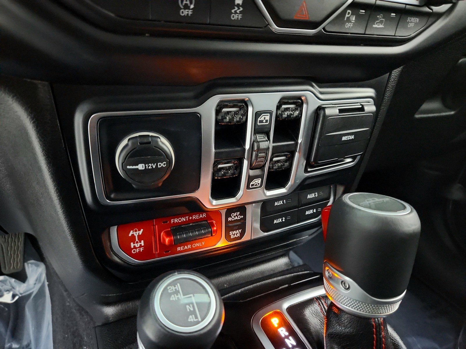 Used 2020  Jeep Rubicon image 25