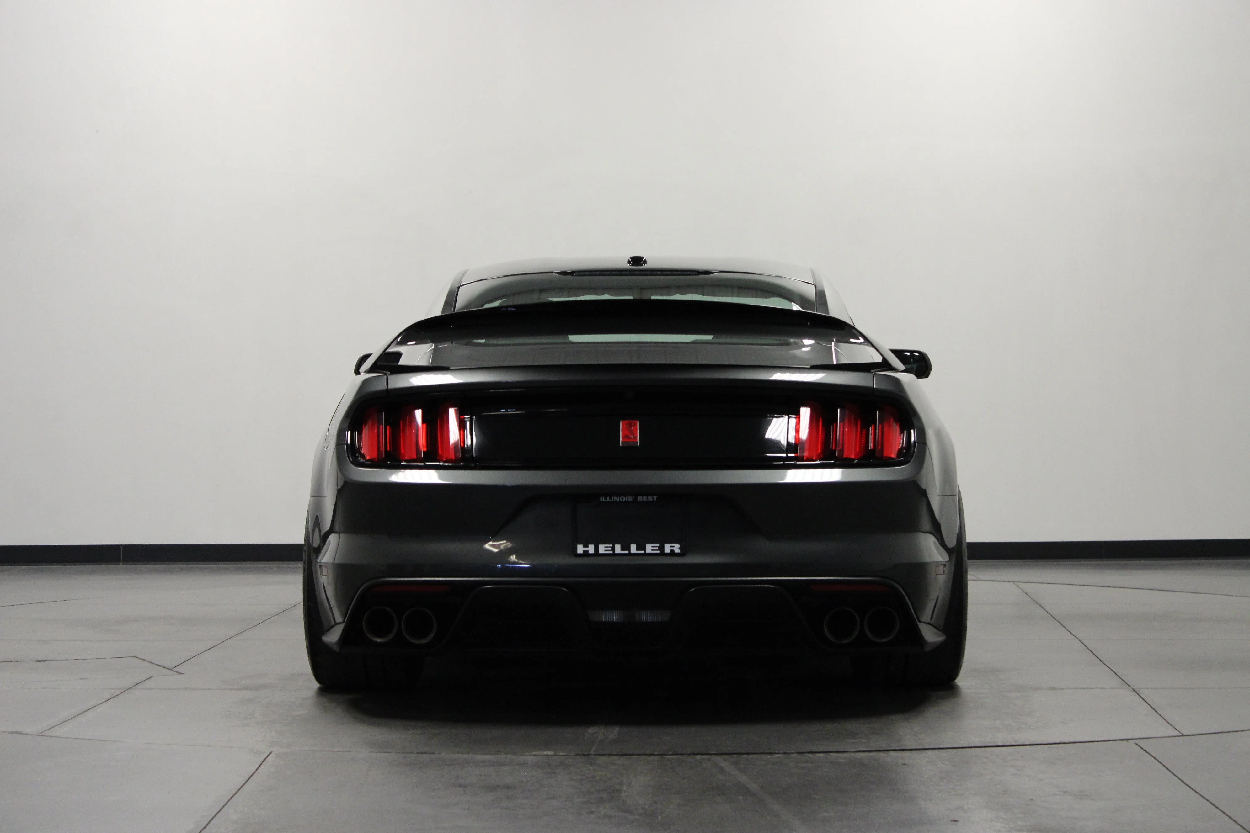 Used 2017 Magnetic Ford Shelby GT350R image 5