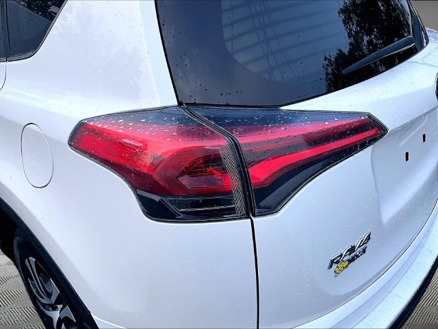 Used 2018 Super White Toyota LE image 31