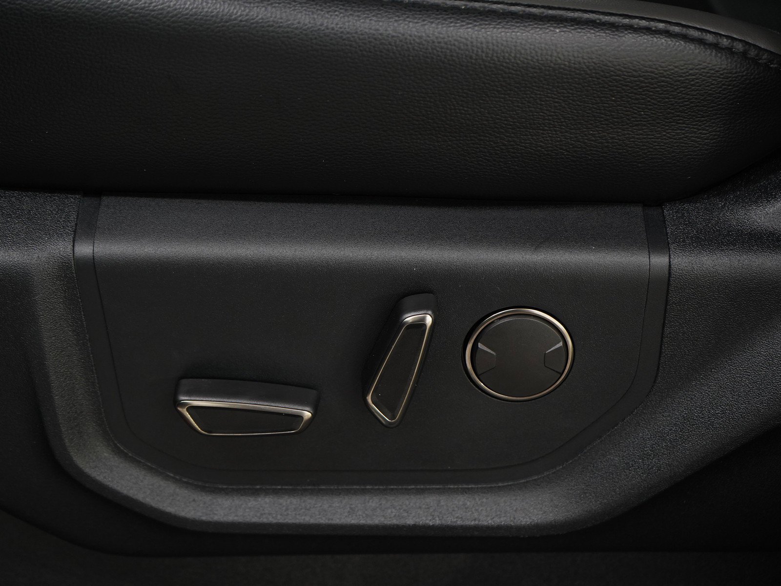 Used 2019 Magnetic Ford Raptor image 26