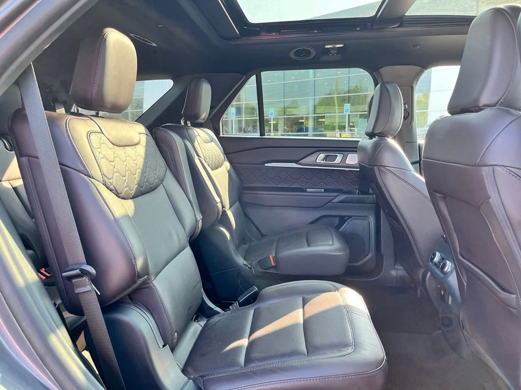 Used 2025 Gray Ford Platinum image 10