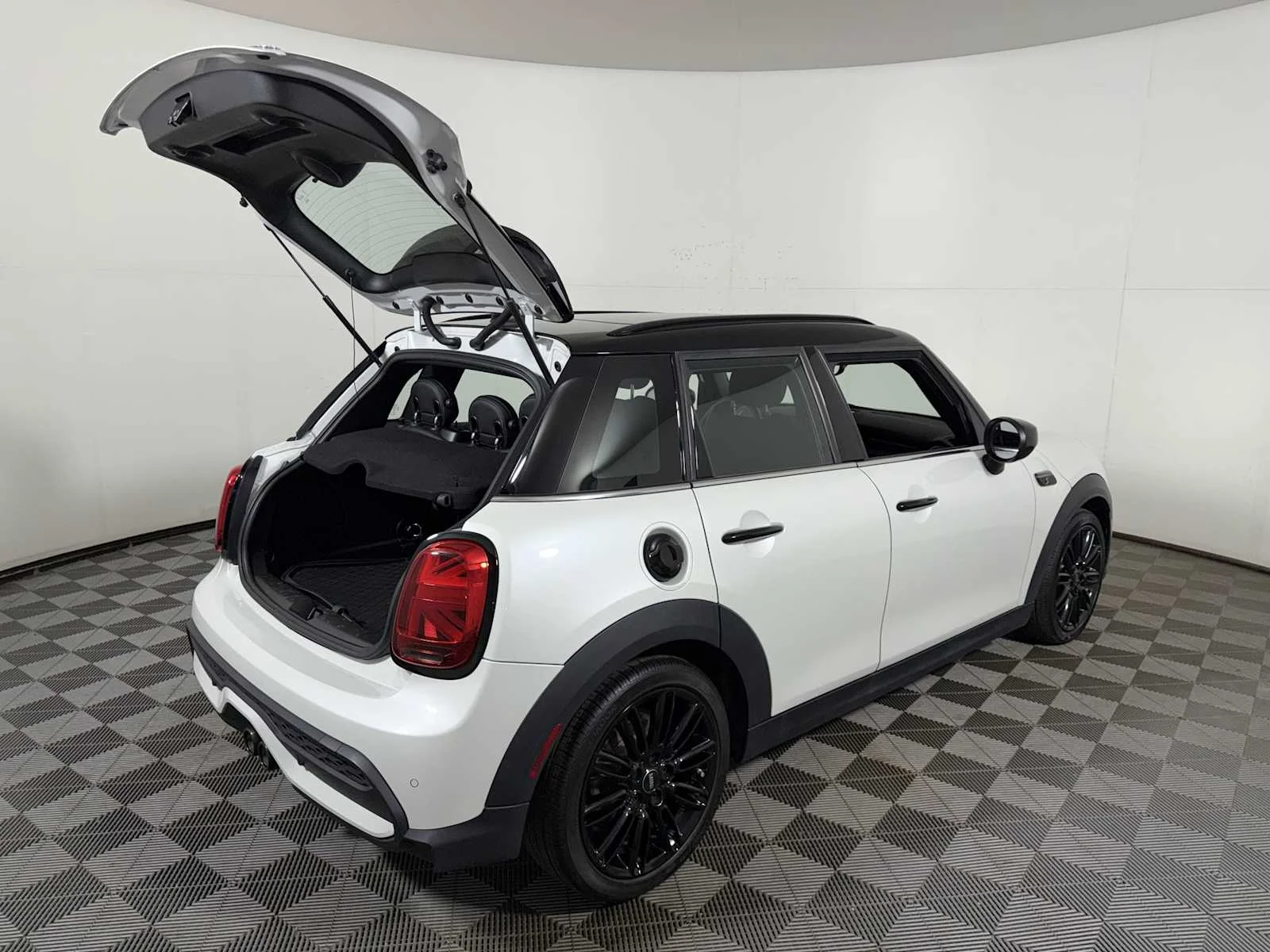Used 2023 Nanuq White Metallic MINI Cooper S image 22