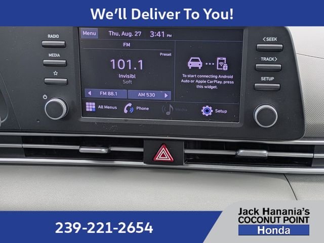 Used 2022 Silver Hyundai SE image 17