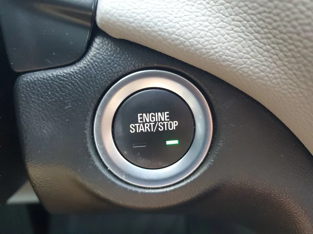 Used 2020 SUMMIT WHITE Chevrolet LT image 22