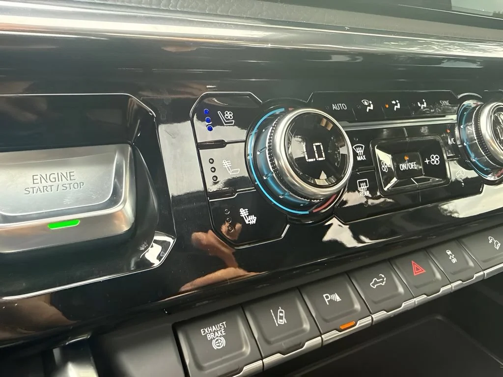 Used 2025 Onyx Black GMC Denali image 24