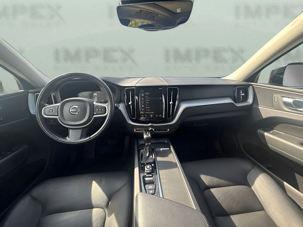 Used 2020 Black Volvo T5 Momentum image 8