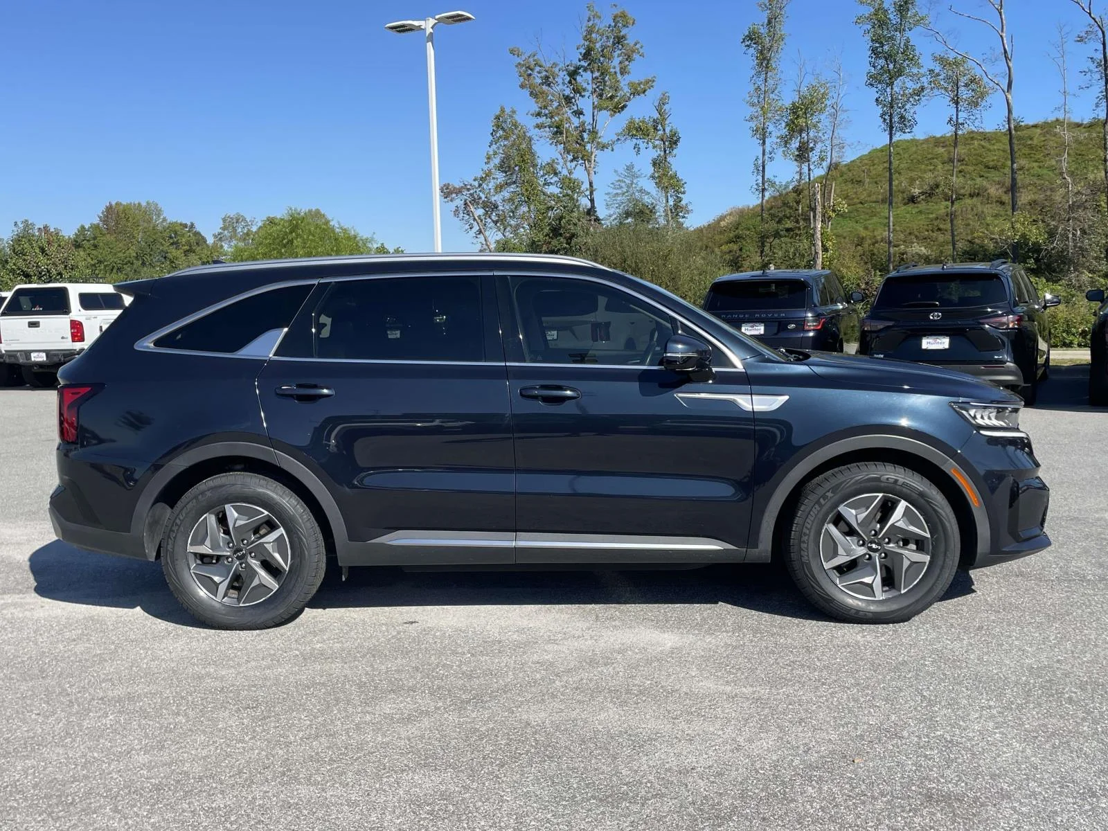 Used 2022 Gravity Blue Kia EX image 28