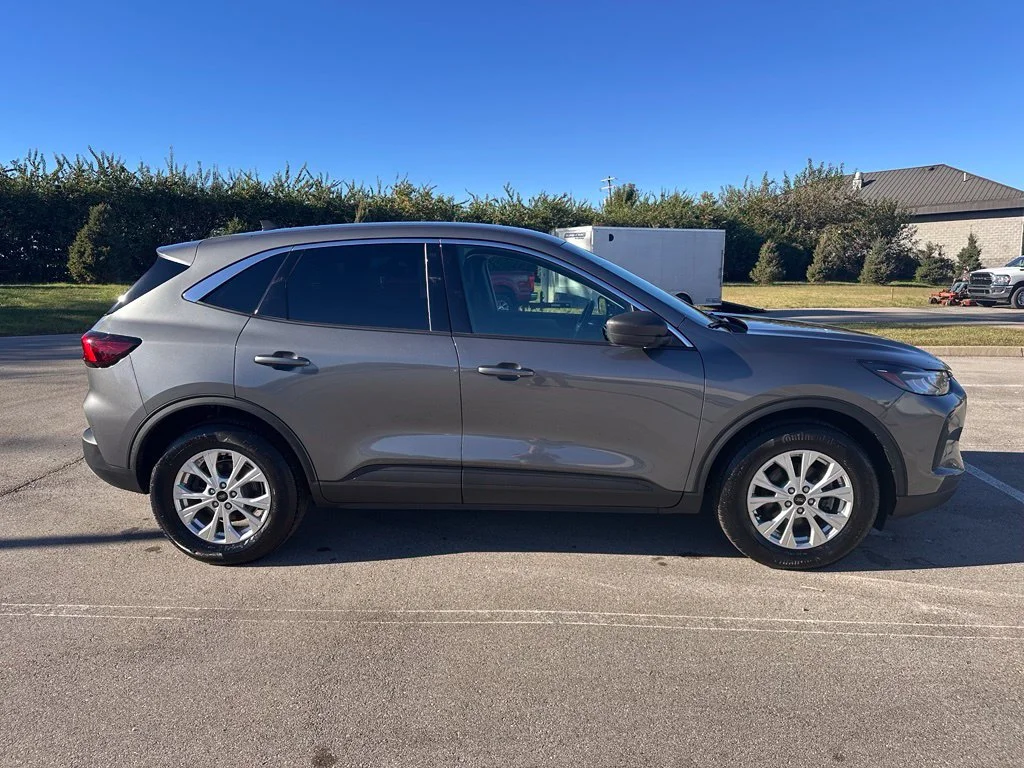 Used 2023 Gray Ford Active image 12