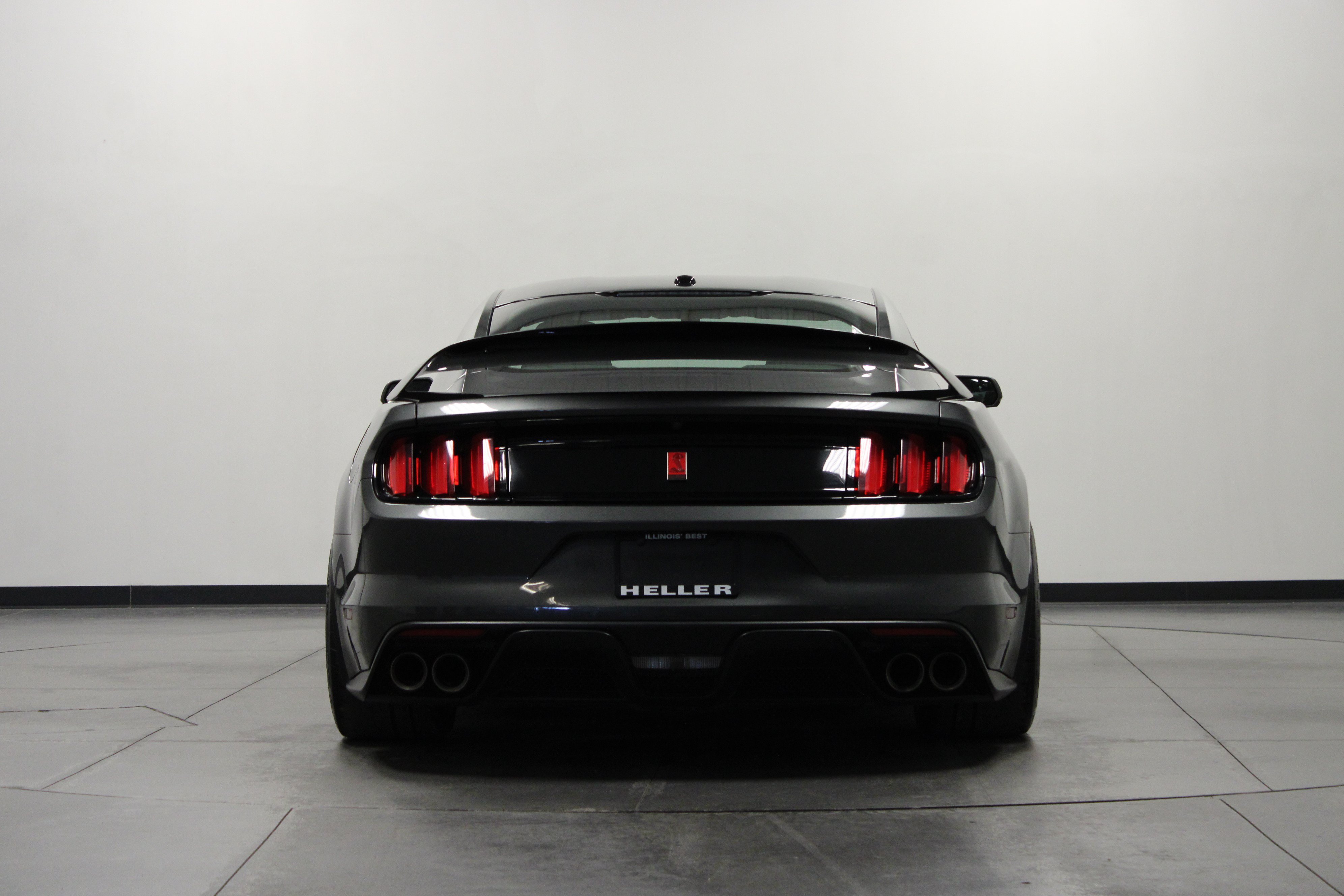 Used 2017 Magnetic Ford Shelby GT350R image 5