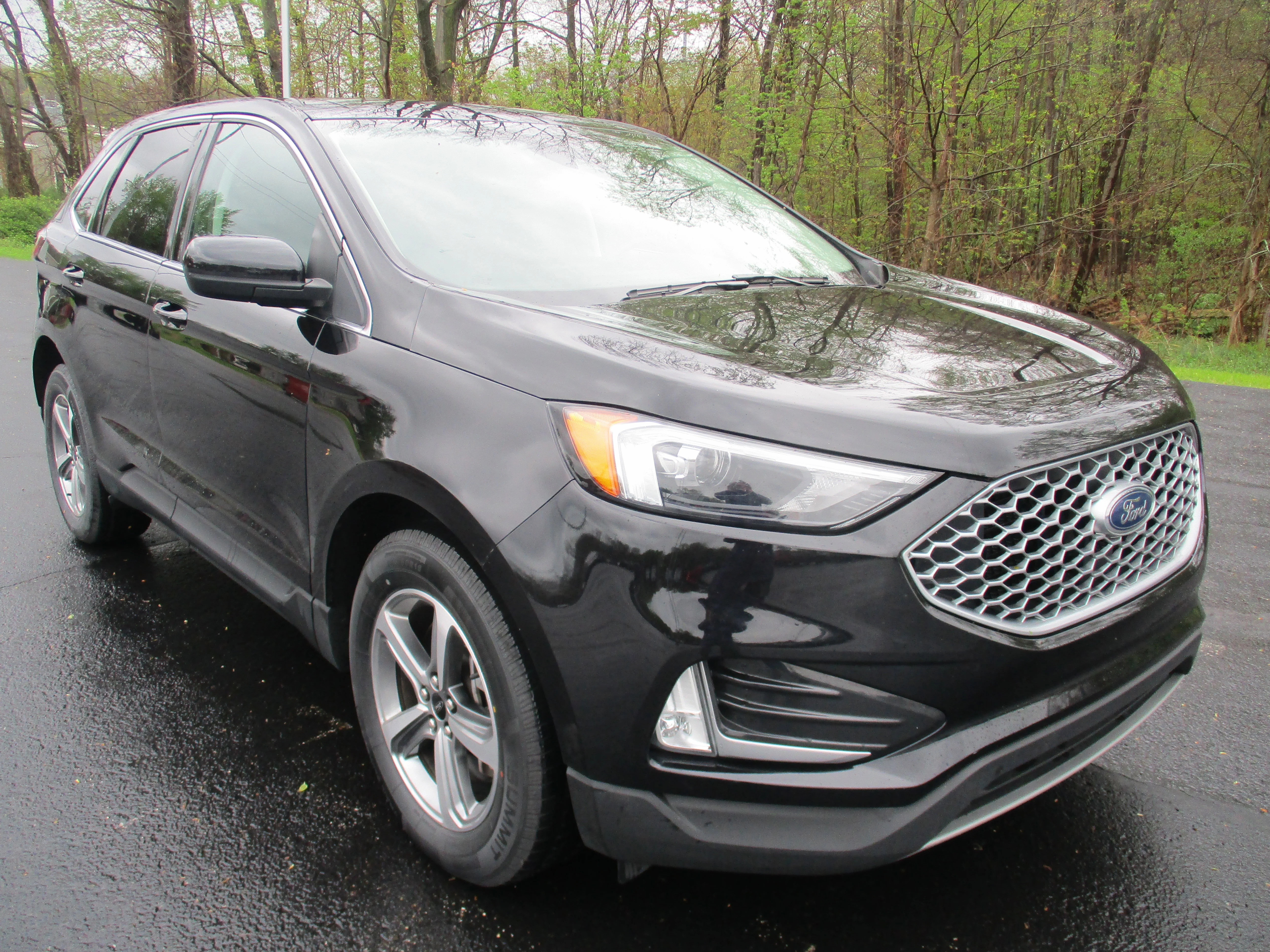 Used 2023 Agate Black Metallic Ford SEL image 3