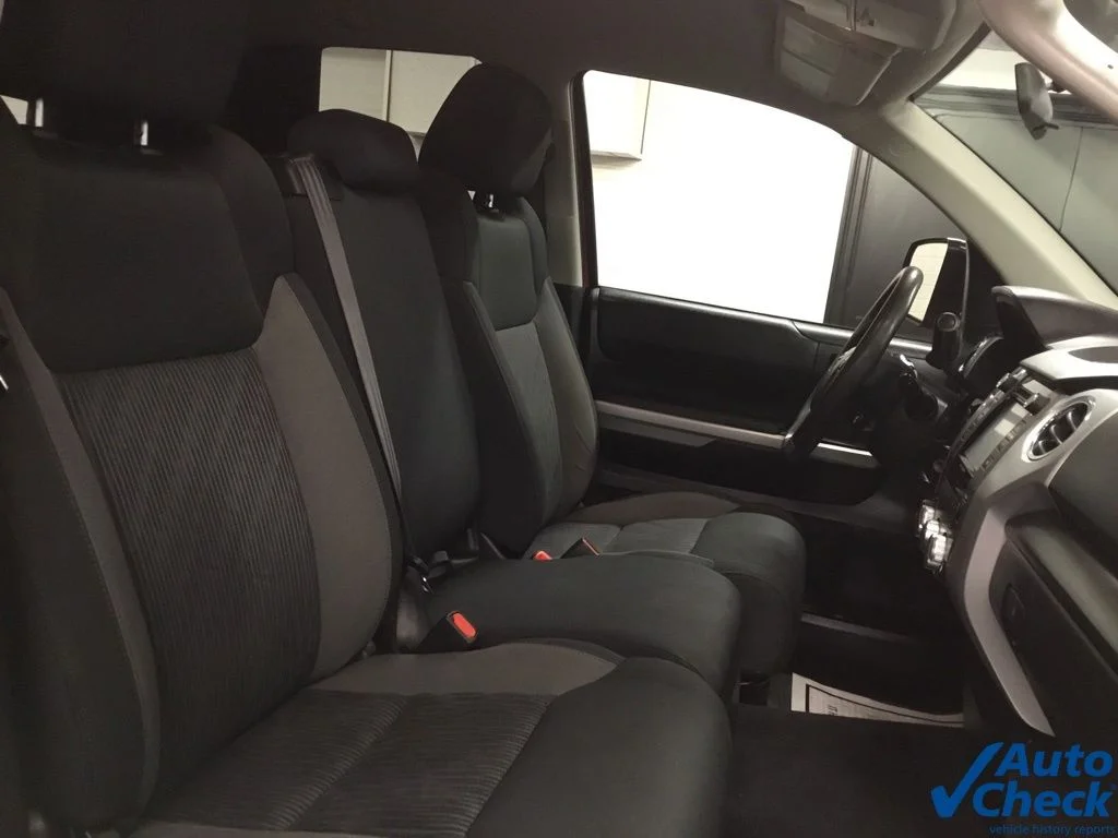Used 2014 Red Toyota SR5 image 40