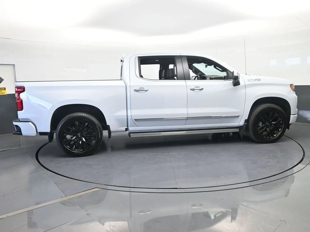 Used 2026 Summit White Chevrolet High Country image 6