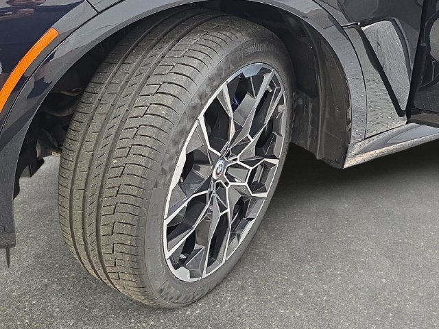 Used 2023 Black BMW M60i image 32