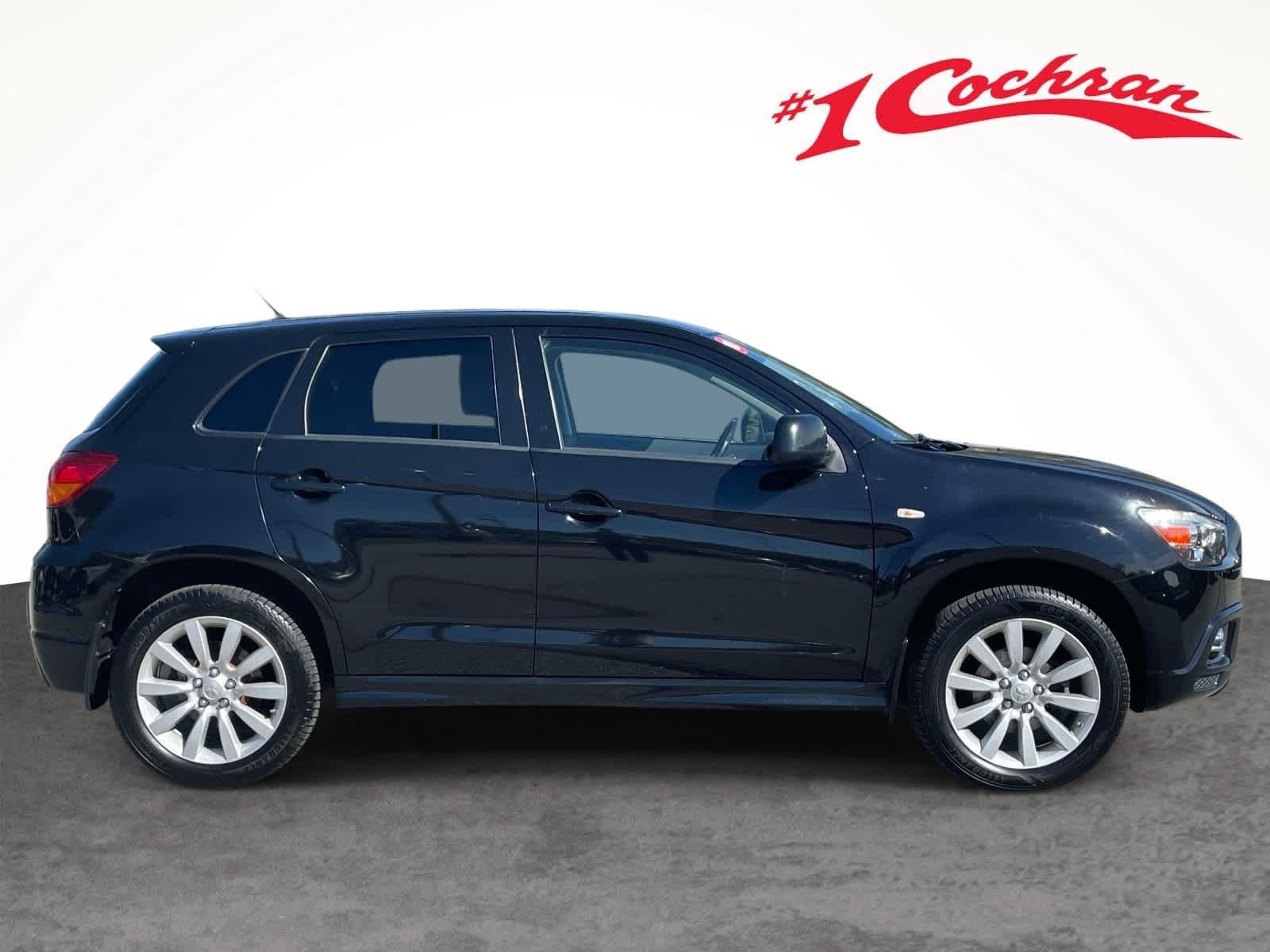 Used 2011 Labrador Black Pearl Mitsubishi SE image 8