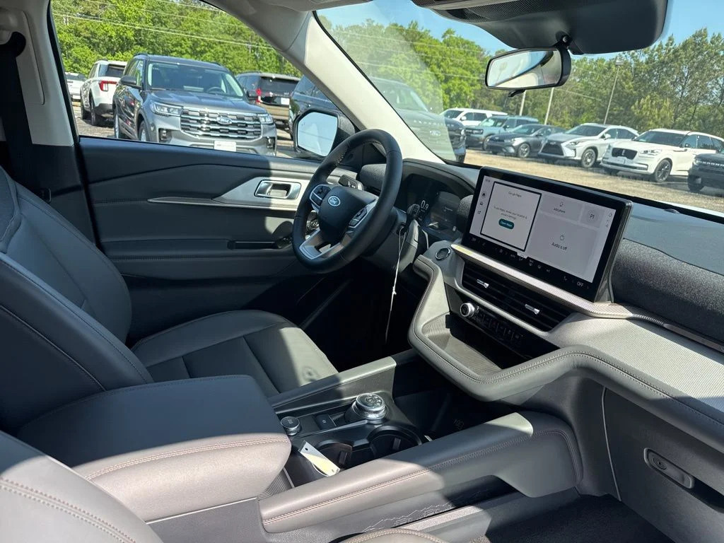 New 2026 Space White Metallic Ford Active image 17