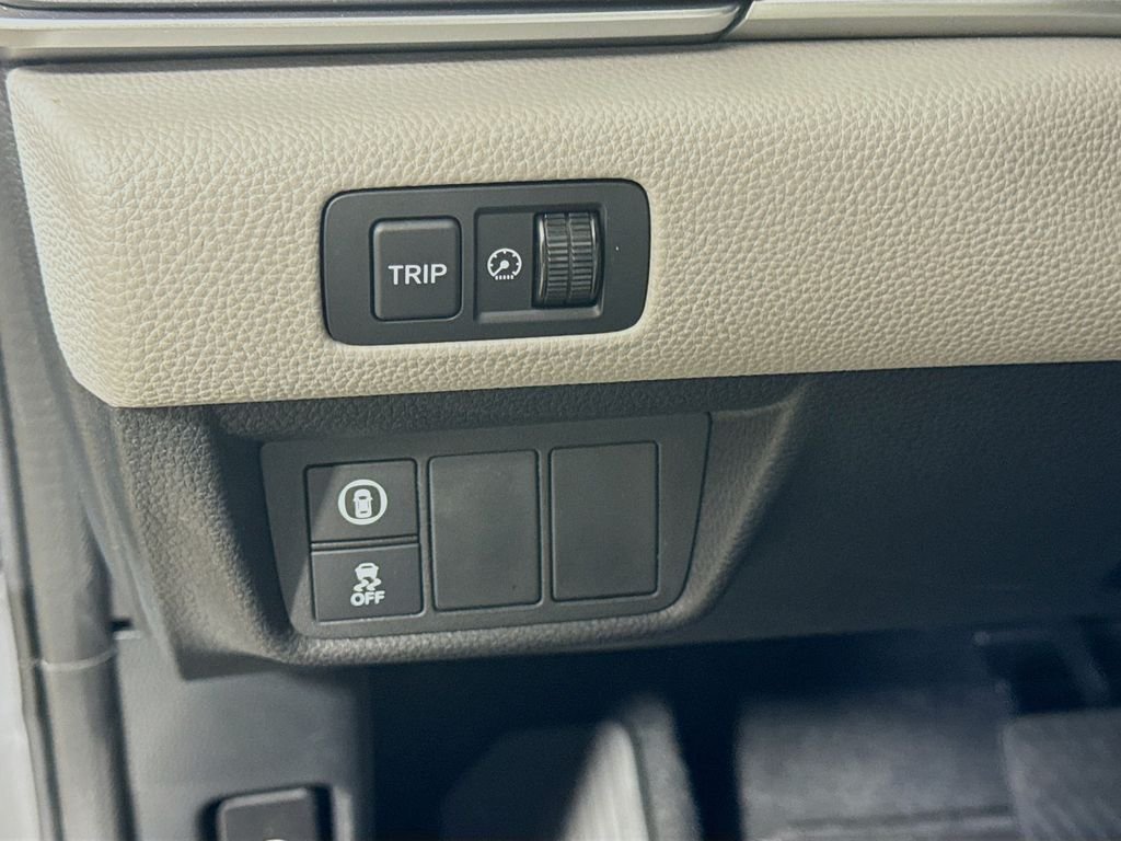 Used 2020 Lunar Silver Metallic Honda LX image 11