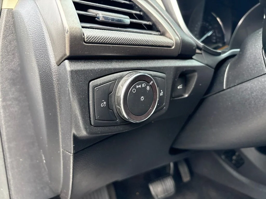 Used 2019 Silver Ford SE image 16