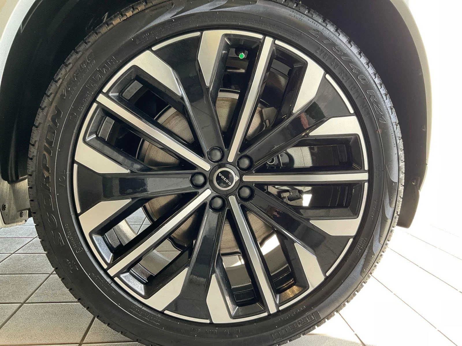 2026 Volvo XC90 Plus - Photo 16