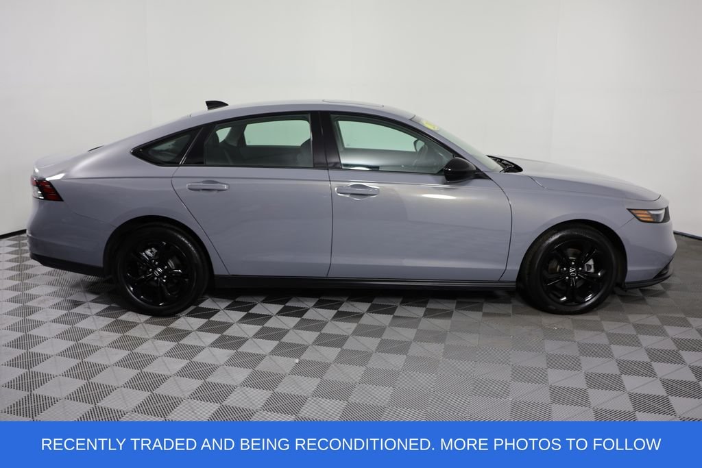 Used 2025 Gray Honda SE image 9