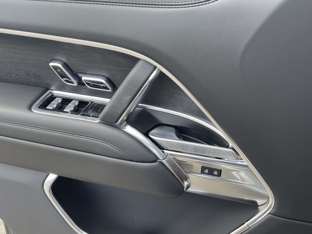 New 2026 Carpathian Grey Land Rover SE image 32