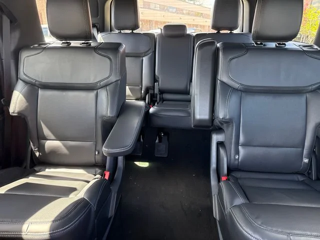 New 2026 Glacier Gray Metallic Tri-Coat Ford Platinum® image 18