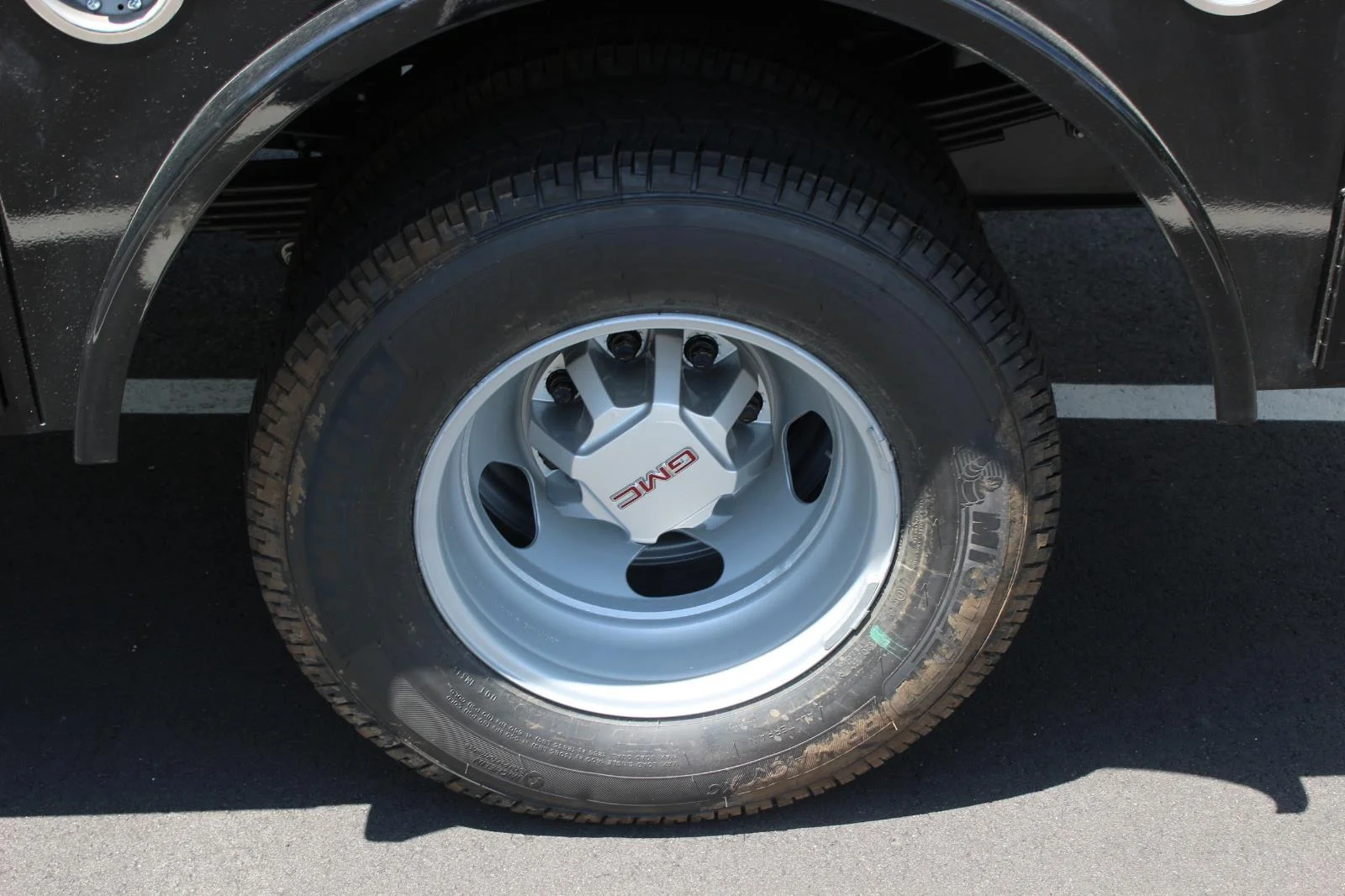 New 2026 Summit White GMC Pro image 29