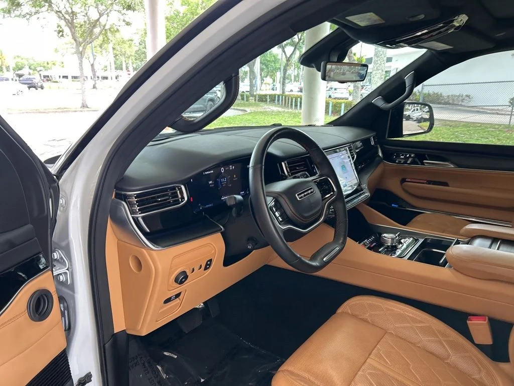 Used 2025 White/off-white Jeep Series III image 6