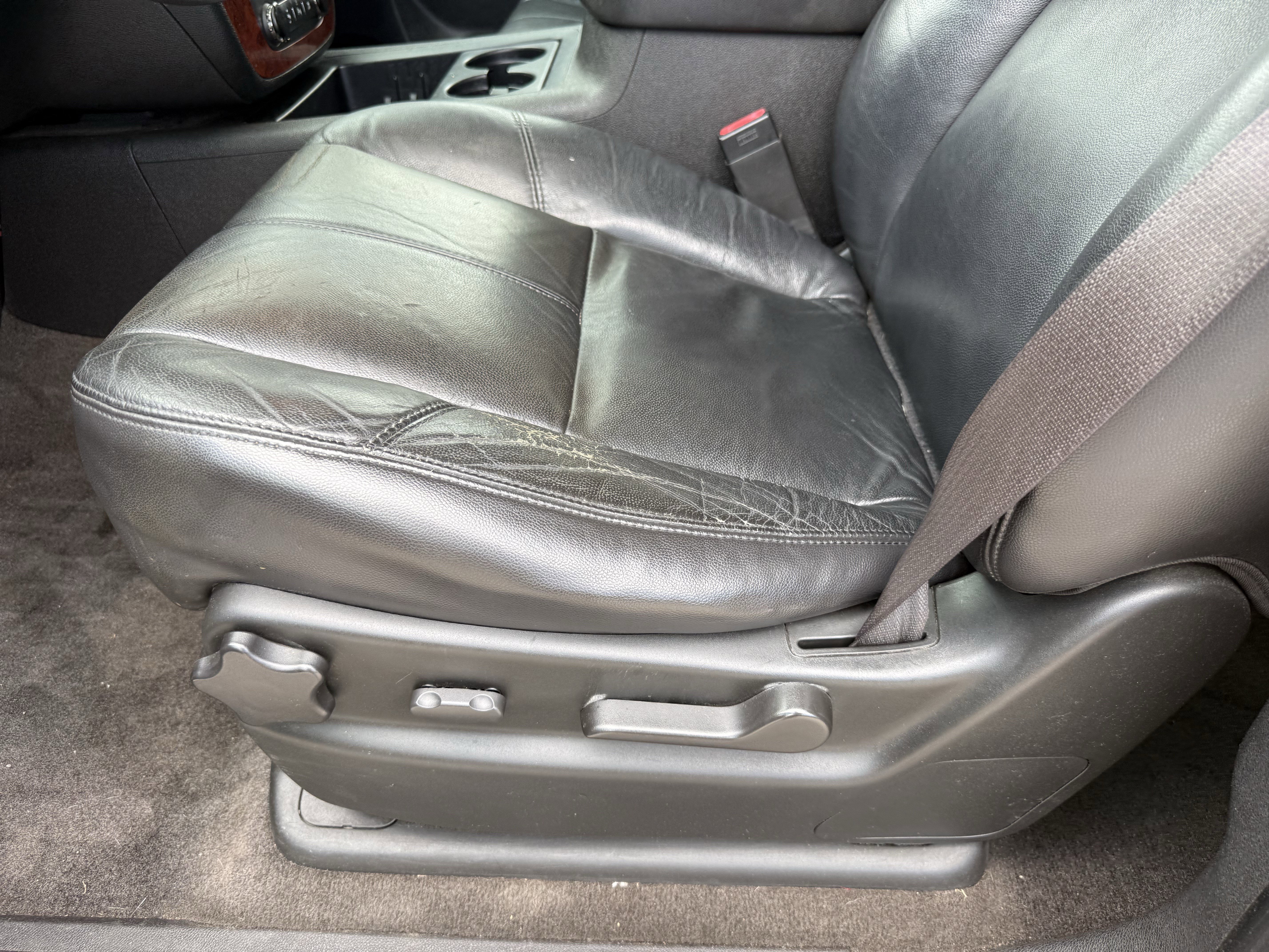 Used 2010 Taupe Gray Metallic Chevrolet LT image 25