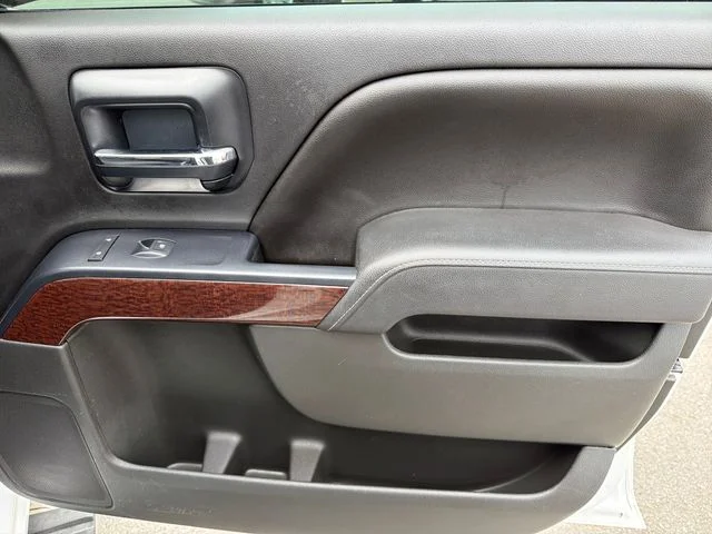 Used 2014 White GMC SLE image 22