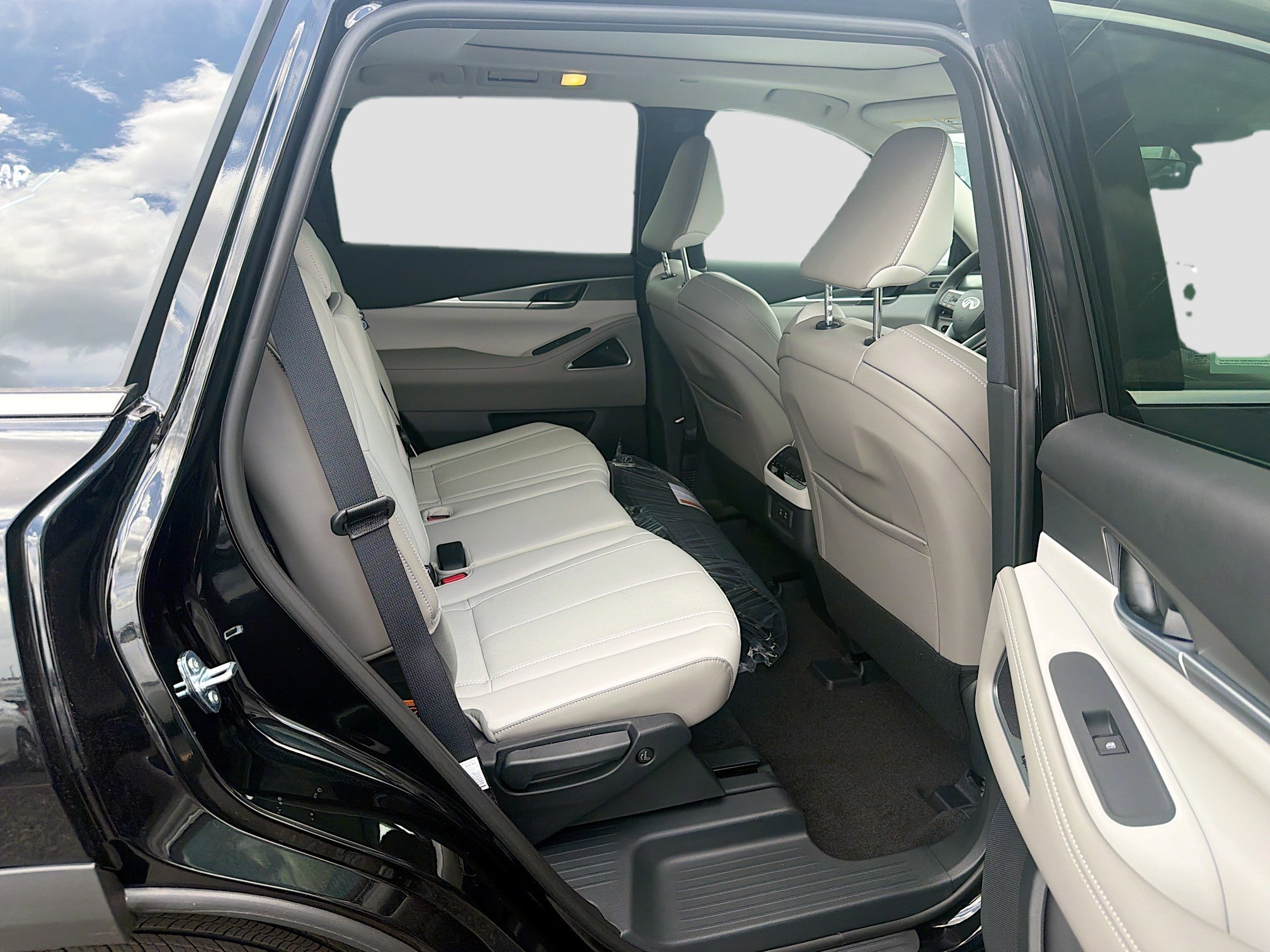 New 2027 MINERAL BLACK INFINITI Luxe FWD image 24