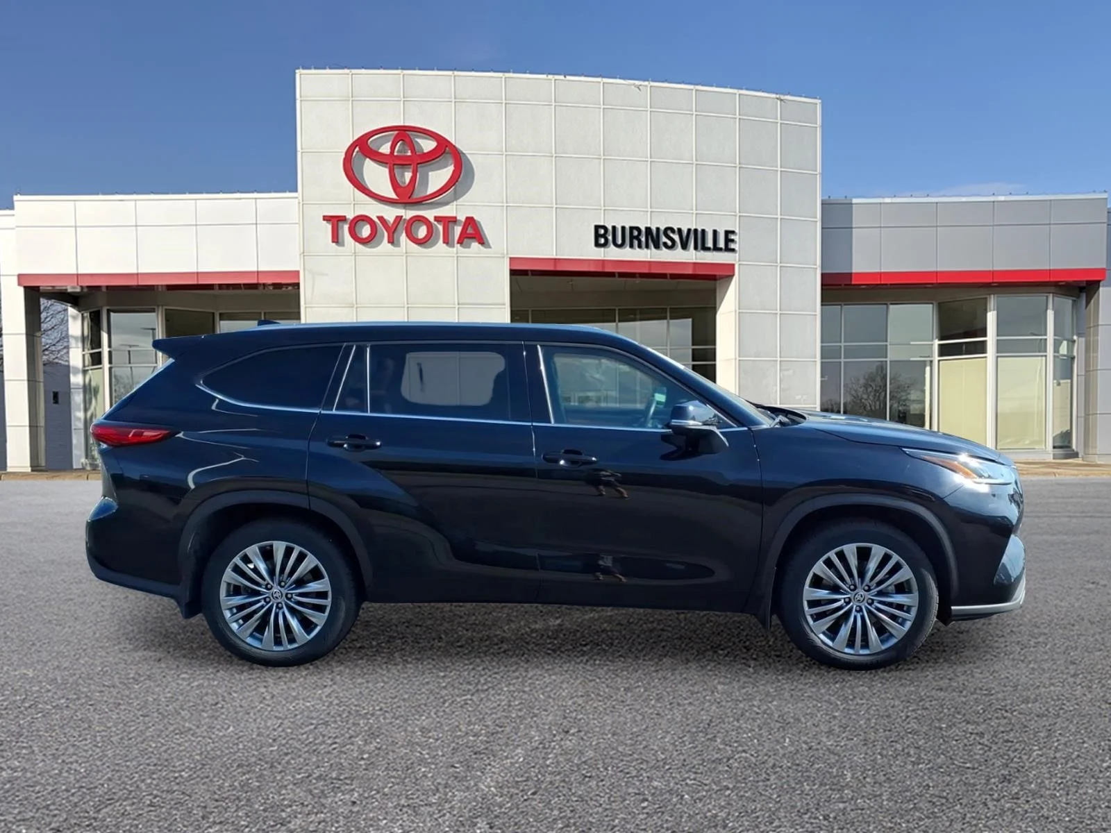 Used 2021 Toyota Highlander Platinum with VIN 5TDFZRBH7MS158796 for sale in Burnsville, Minnesota