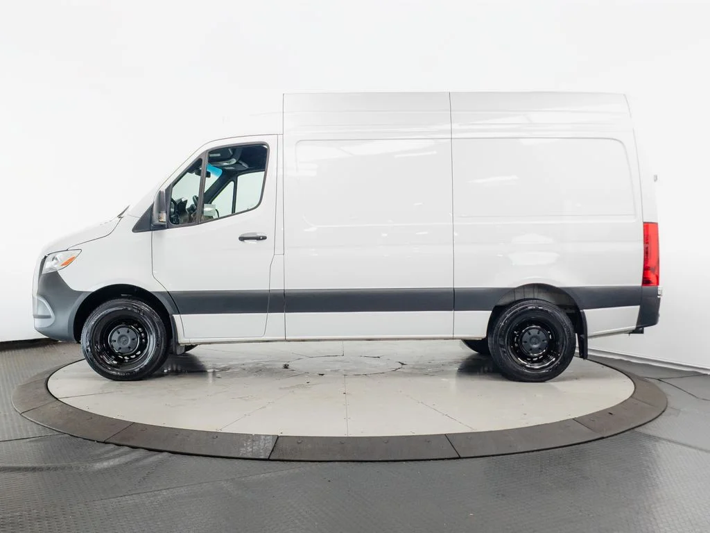 Used 2025 White Mercedes-Benz Cargo 144 WB image 4