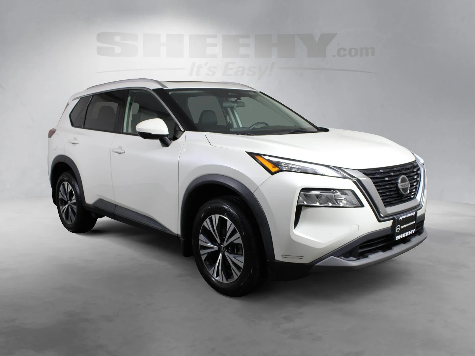 Used 2021 White Nissan SV image 2