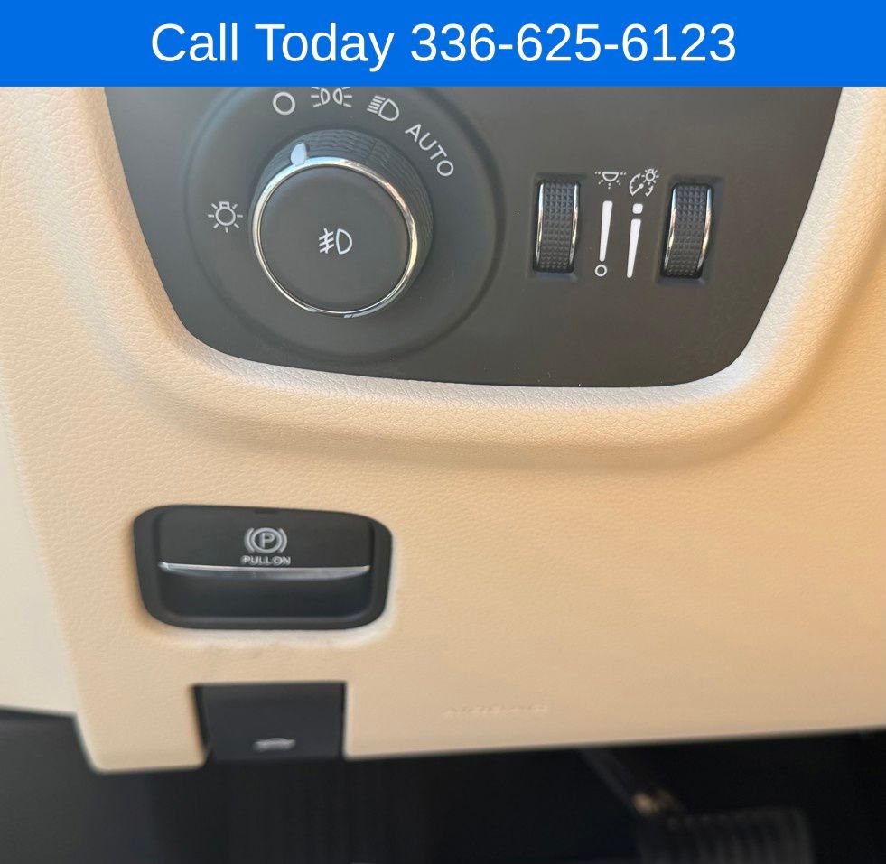 Used 2023 White Jeep Limited image 15