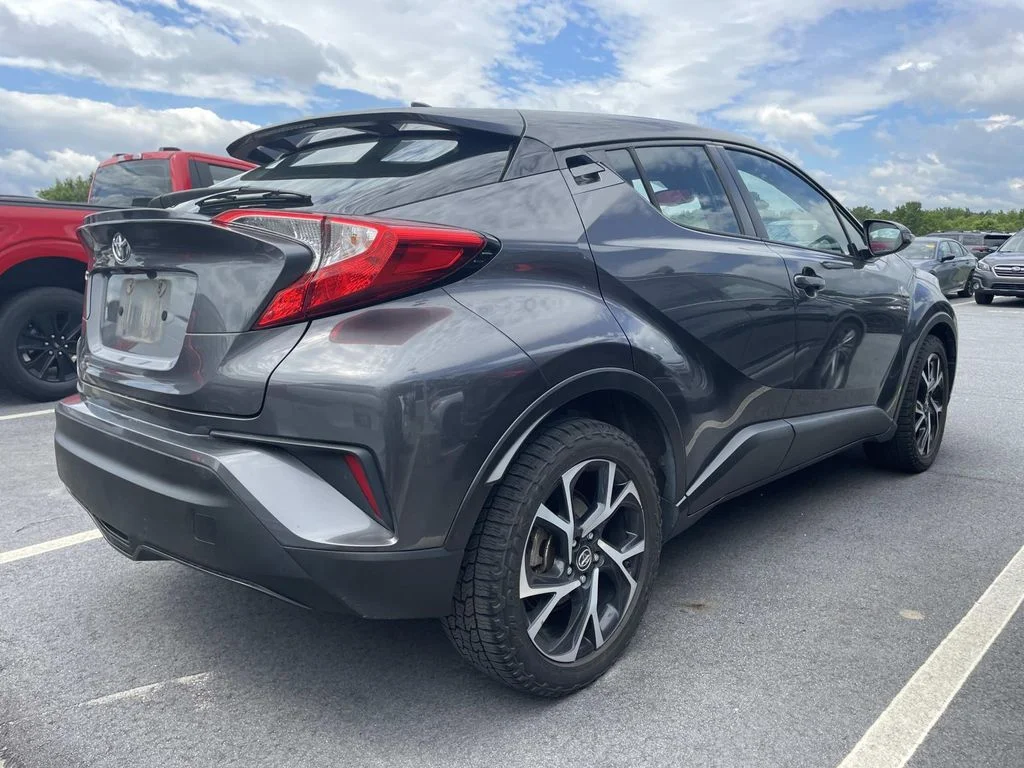 Used 2018 Magnetic Gray Metallic Toyota XLE image 4