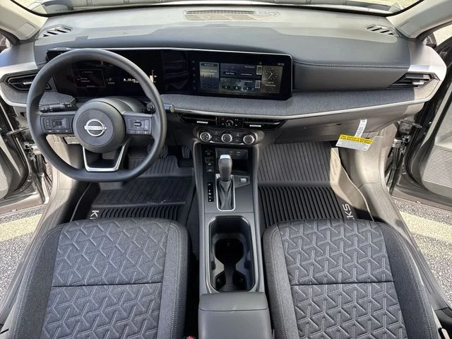 Used 2025 Gray Nissan SV image 9