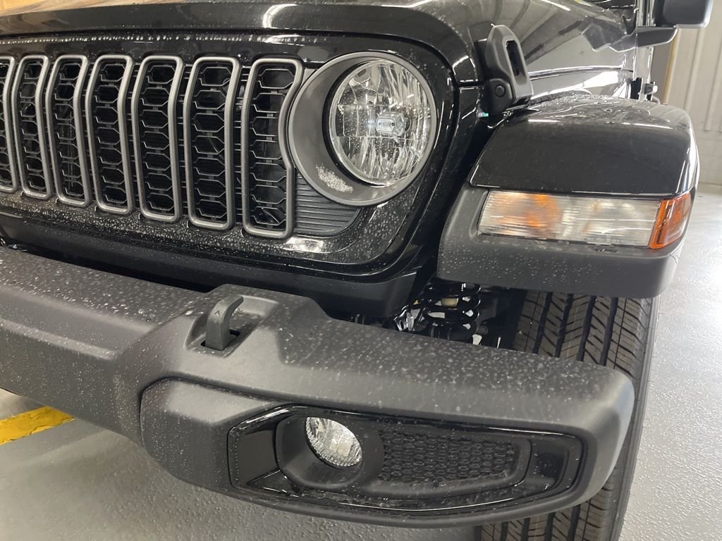 New 2026 Black Clear-Coat Exterior Paint Jeep Sport S image 10