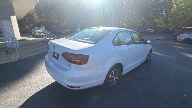 Used 2017  Volkswagen 1.4T SE image 5