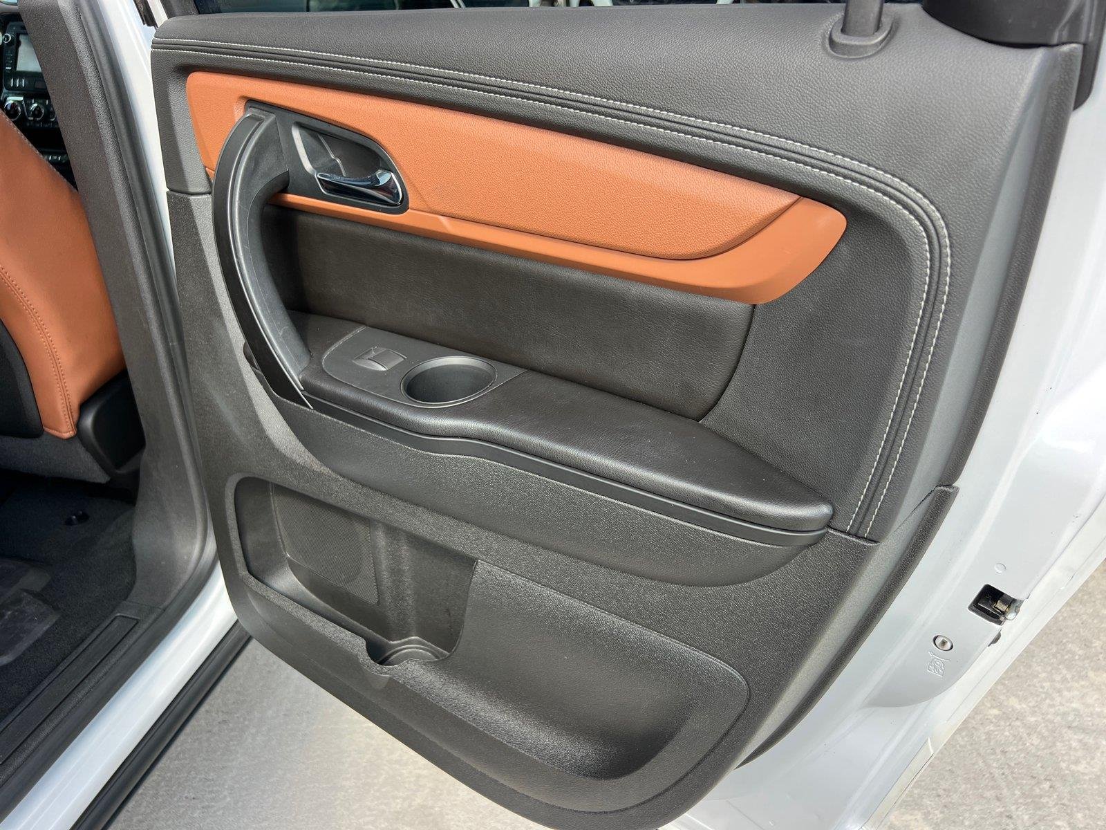 Used 2016 Iridescent Pearl Tricoat Chevrolet LT image 16