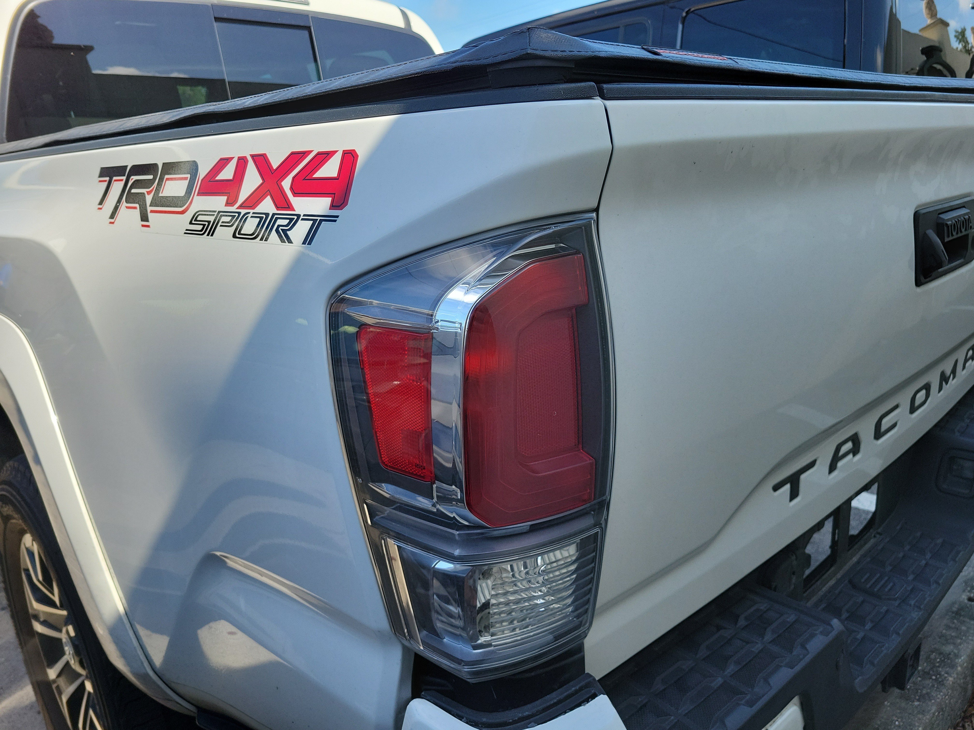 Used 2022 White Toyota SR image 9