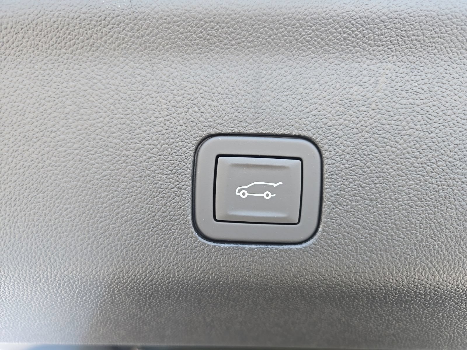 2026 GMC Yukon Denali Ultimate - Photo 15