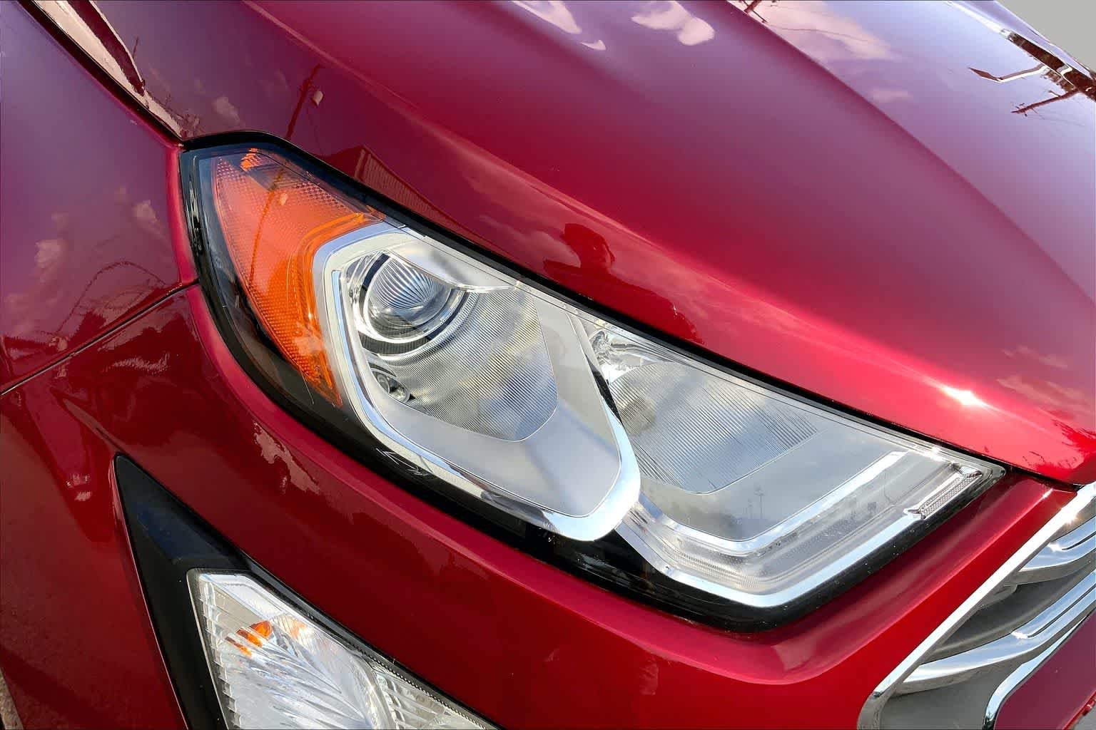 Used 2021 Ruby Red Metallic Tinted Clearcoat Ford SE image 28
