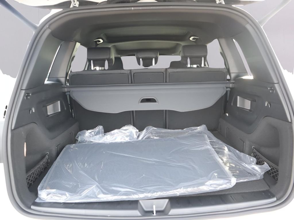 Certified Used 2026 Polar White Mercedes-Benz GLB 250 image 10