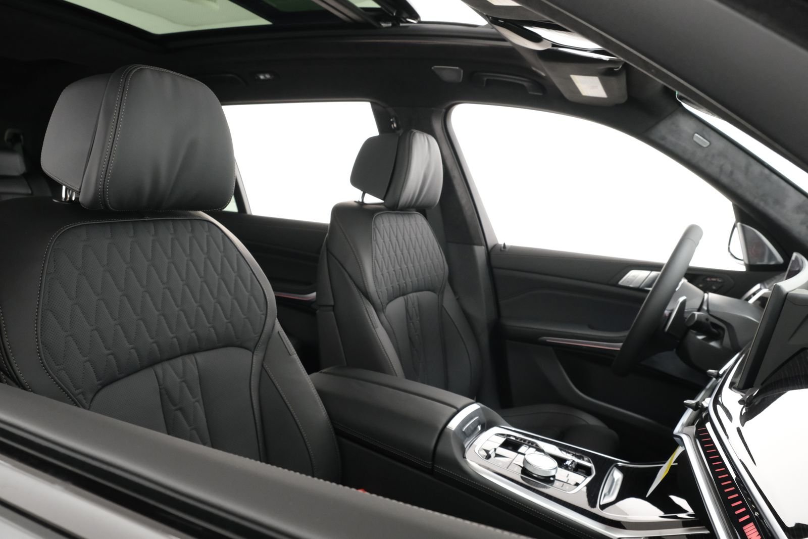 New 2027 Black Sapphire Metallic BMW M60i image 45
