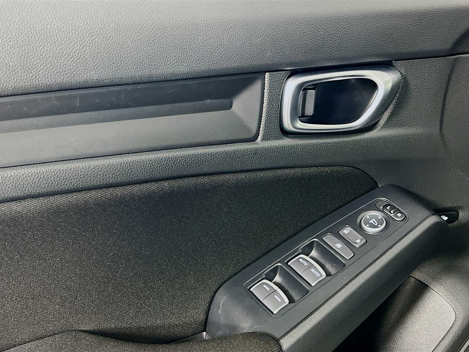 Used 2024 Lunar Silver Metallic Honda LX image 17