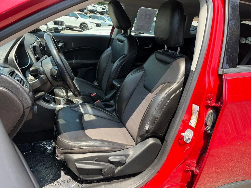 Used 2019 Red Line Jeep Latitude image 12