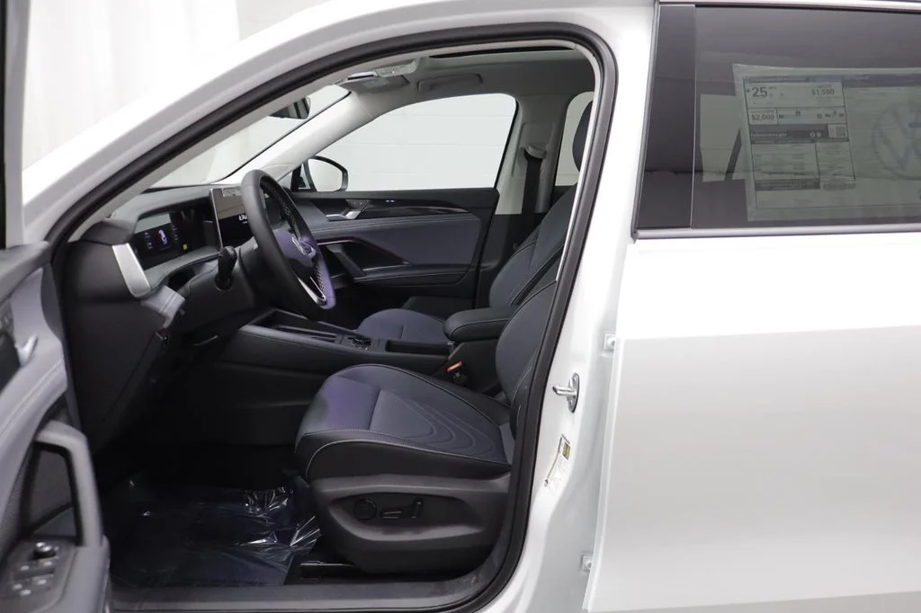 2026 Volkswagen Tiguan SE - Photo 6