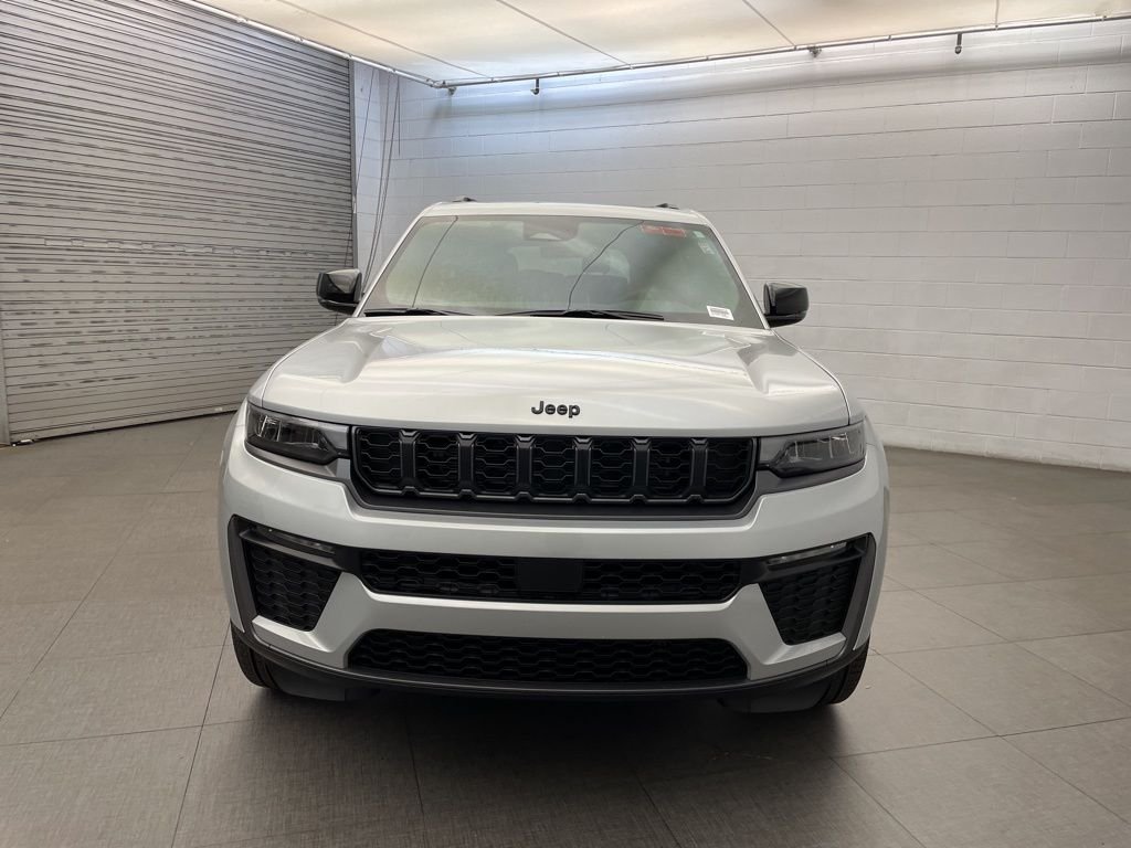 New 2026 Silver Zynith Exterior Paint Jeep Limited image 6