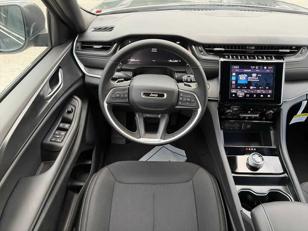 New 2026 Diamond Black Crystal Pearlcoat Jeep Laredo X image 14