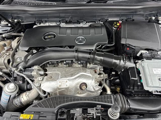 Used 2023 White Mercedes-Benz GLB 250 image 33